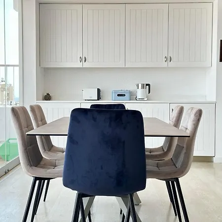 Blue Penthouse Mackenzie Апартаменты