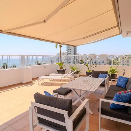 Blue Penthouse Mackenzie Apartman *