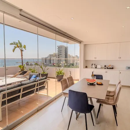 Апартаменты Blue Penthouse Mackenzie *