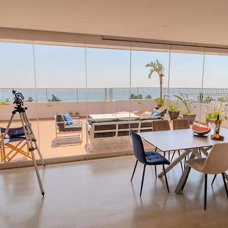 Blue Penthouse Mackenzie * Larnaca